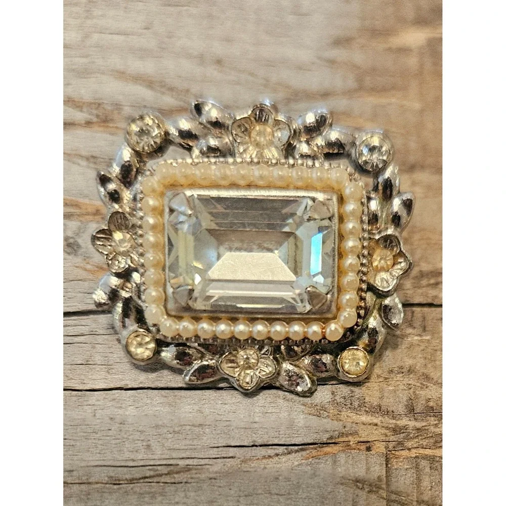 Vintage CORO Brooch -  Rhinestone Faceted Crystal White Pearl - Brooch - Classic